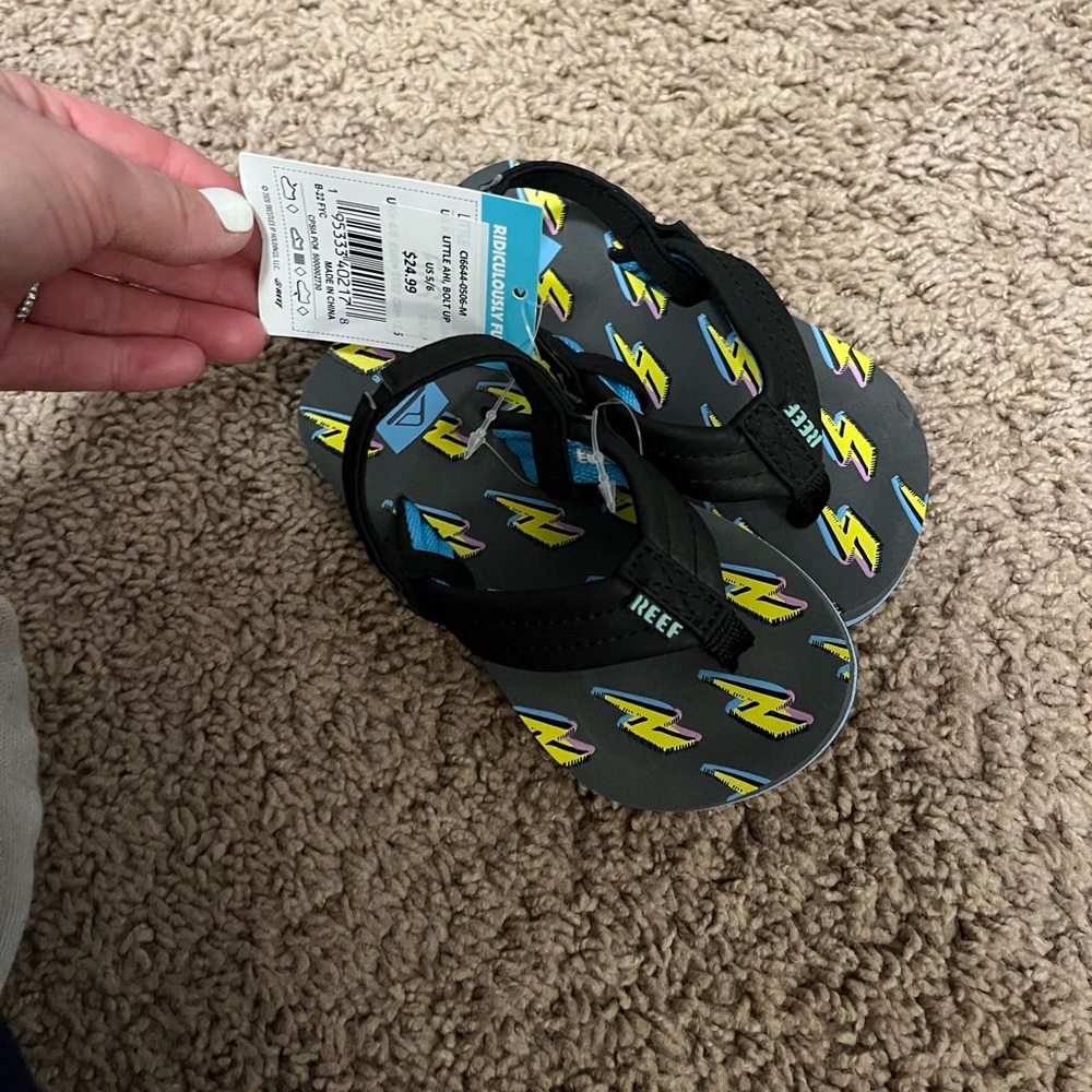 NWT- Reef kids Sandals